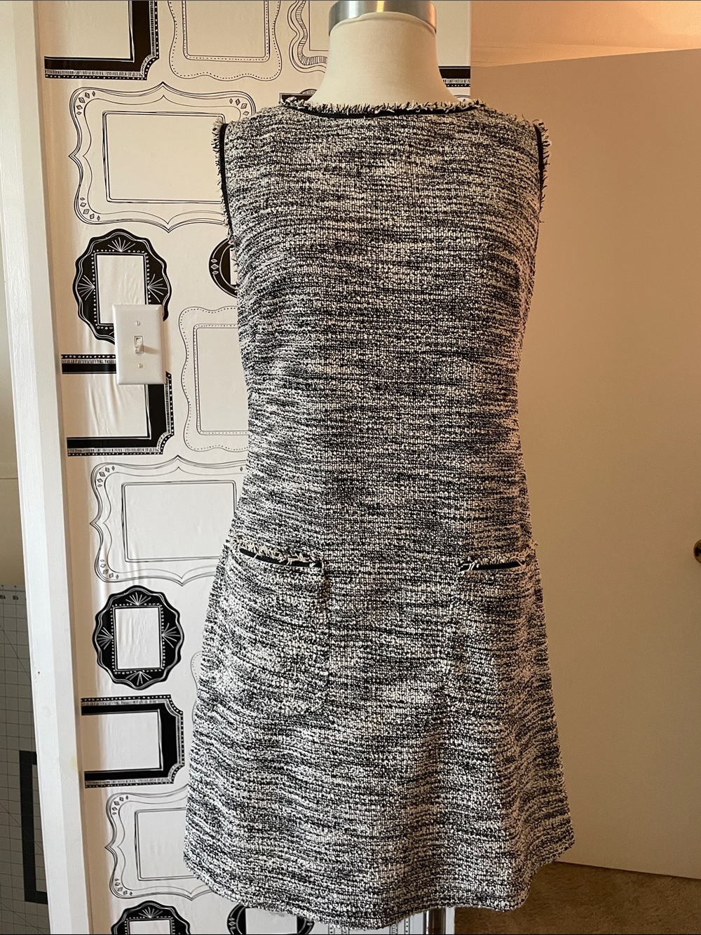 Max Studio Black & White Sleeveless Knit Shift Dress